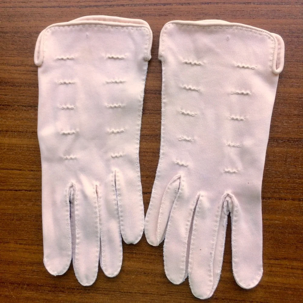Vintage Pale Pink Gloves (1940s - 1960s?)